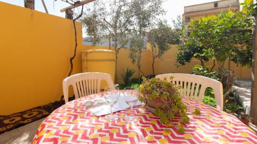 Torre Grande Apartment | Yellow House-Villetta a due passi dal mare