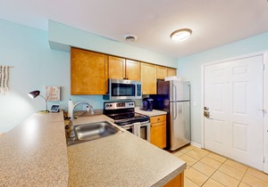 Two-level condo with pool & private balcony - walk to beach and Northside Park in Ocean City