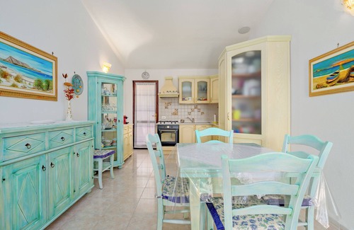 Case Peschiera-Lu Fraili House | Holiday Home 'Villetta Serena' with Private Terrace, Private Garden and Air Conditioning