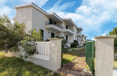 La Ciaccia Apartment | 150 meters from the sea, 2 swimming pools