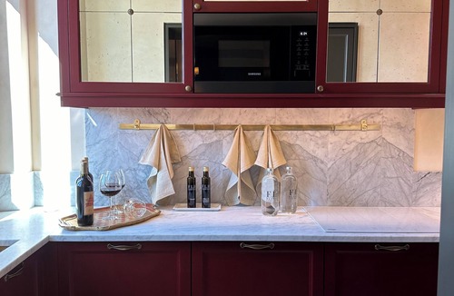 San Frediano Apartment | 2BR Iconic River Views Deluxe 16th Century Palazzo Fast WIFI Wine