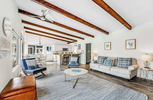 Chelan House | 4BR lakefront cottage & bunk house with dock