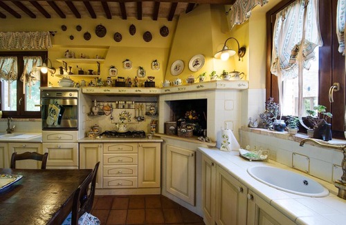 Potenza Picena House | 6 bedroom pet friendly home in Potenza Picena
