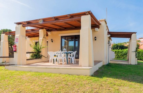 Punta De Su Turrione Villa | 85 sq m - Living room with kitchenette and double sofa bed, double bedroom, twin bedroom, bathroom with bidet and shower or bath. Ground floor or upper floor with equipped patio. Shared swimming pool. Equipped with: - tv - washing machine