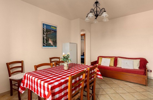 La Ciaccia Apartment | A 150 meter long mare, 2 fish