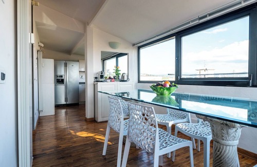 Le Cure Apartment | Adelaide Penthouse - Rooftop Terrace & View of the Cathedral
