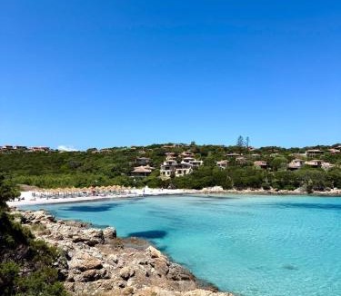 Porto Cervo Apartment | Affascinante Fronte Mare - Seafront Apartment - Wi-Fi, Beach Access & Parking
