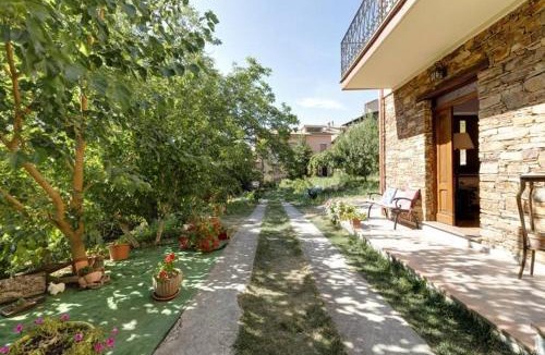 Aritzo Bed & Breakfast | Agrifoglio B&B con giardino