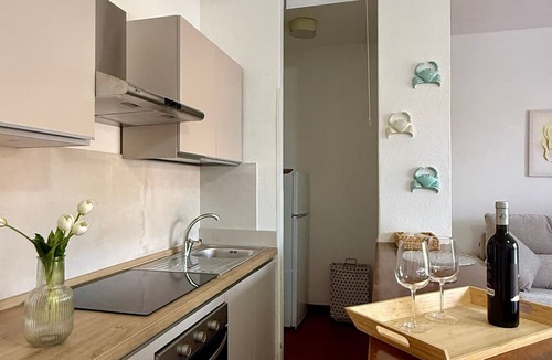 Ruoni House | Almar Holiday Home with Shared Terrace, Private Garden and Wi-Fi