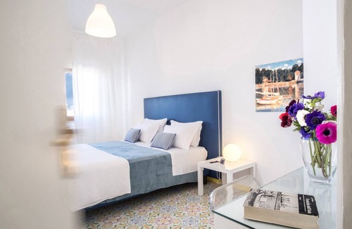 Sorrento City Centre Apartment | AMORE RENTALS - Apartament Erica with Private Terrace, Air Conditioning and WI-FI near piazza Tasso