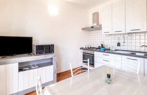 Trinita d'Agultu Apartment | Apartment 'Green Garden F1' with Sea View Garden & Wi-Fi