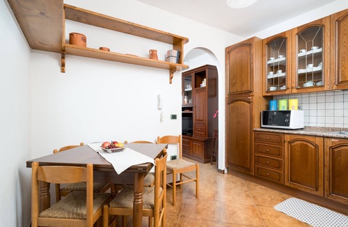 Cala Gonone Apartment | Apartment 'Appartamento Ginepro' with Private Terrace, Wi-Fi and Air Conditioning