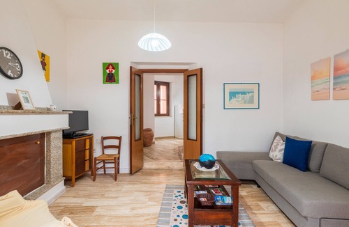 Arbatax Apartment | Apartment 'Assunta' with Wi-Fi and Air Conditioning