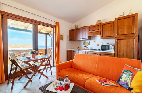 Castelsardo Historic Centre Apartment | Apartment 'Bella Vista Castelsardo' with Sea View, Balcony and Air Conditioning