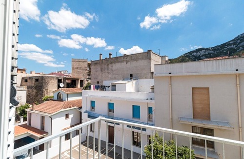 Dorgali Apartment | Apartment Blu with Mountain View, Balcony, A/C & Wi-Fi