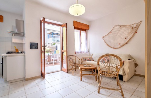 Lu Bagnu Apartment | Apartment 'Brezza Marina 6' with Private Garden and Air Conditioning