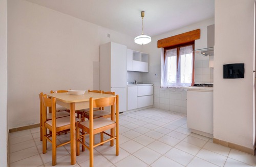 Lu Bagnu Apartment | Apartment 'Brezza Marina 6' with Private Garden and Air Conditioning