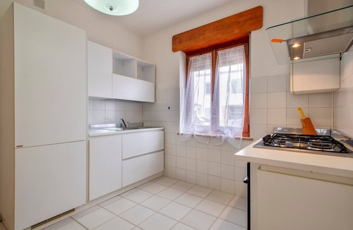 Lu Bagnu Apartment | Apartment 'Brezza Marina 6' with Private Garden and Air Conditioning
