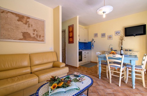 La Ciaccia Apartment | Apartment 'Casa Al Mare' with Sea View, Private Terrace and Air Conditioning