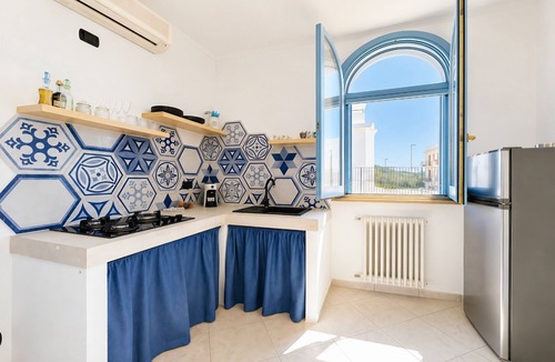 Mattinata Apartment | Apartment 'Casa Mida 2' with Balcony, Wi-Fi and Air Conditioning