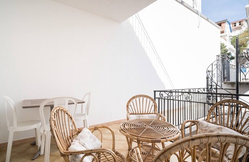 Cala Gonone Apartment | Apartment 'Casa Serra' with Private Terrace, Wi-Fi and Air Conditioning