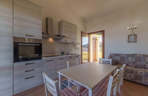 Murta Maria Apartment | Apartment 'Casa Vacanze Pesca' with Private Terrace, Balcony and Air Conditioning