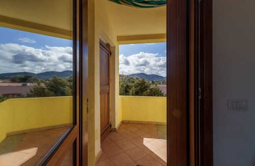 Murta Maria Apartment | Apartment 'Casa Vacanze Pesca' with Private Terrace, Balcony and Air Conditioning