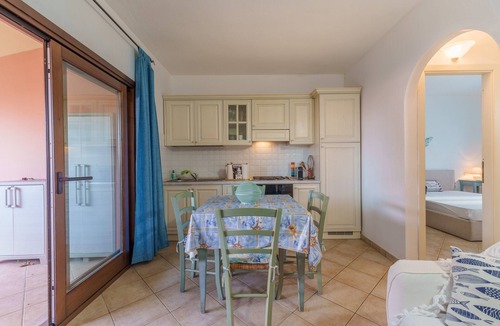 Murta Maria Apartment | Apartment 'Casa Vacanze Gelso' with Shared Pool, Private Garden and Air Conditioning