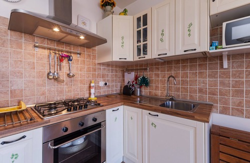 Murta Maria Apartment | Apartment 'Casa Vacanze Melo' with Private Terrace, Private Garden and Air Conditioning