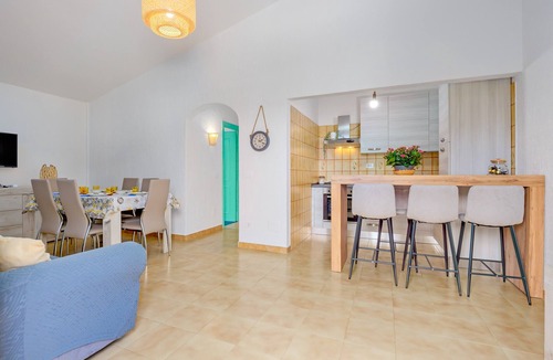 Cannigione Apartment | Apartment 'Casa Vacanze Cannigione' with Private Terrace, Wi-Fi and Air Conditioning