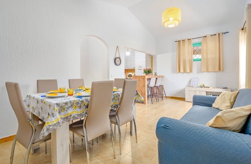 Cannigione Apartment | Apartment 'Casa Vacanze Cannigione' with Private Terrace, Wi-Fi and Air Conditioning