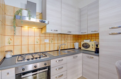 Cannigione Apartment | Apartment 'Casa Vacanze Cannigione' with Private Terrace, Wi-Fi and Air Conditioning