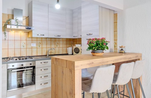 Cannigione Apartment | Apartment 'Casa Vacanze Cannigione' with Private Terrace, Wi-Fi and Air Conditioning