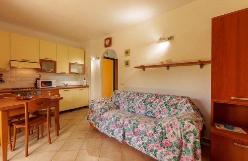 Murta Maria Apartment | Apartment 'Casa Vacanze Albicocca' with Shared Pool, Private Terrace & Air Conditioning