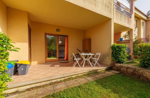 Murta Maria Apartment | Apartment 'Casa Vacanze Albicocca' with Shared Pool, Private Terrace & Air Conditioning