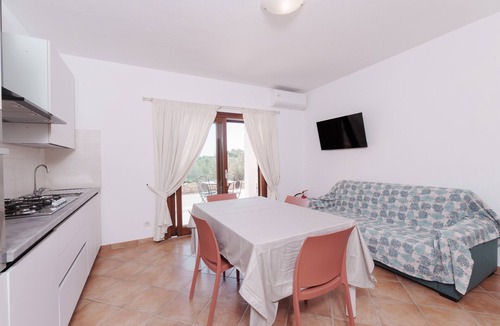 Murta Maria Apartment | Apartment 'Casa Vacanze Maestrale' with Private Terrace, Wi-Fi and Air Conditioning