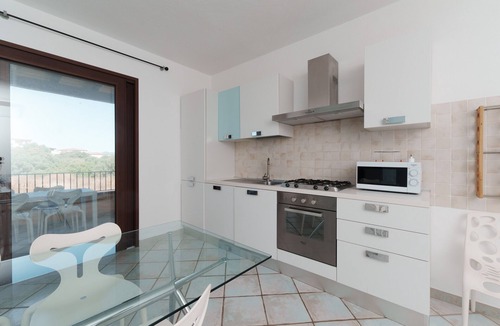 Murta Maria Apartment | Apartment 'Casa Vacanze Mirto' with Sea View, Shared Pool and Air Conditioning