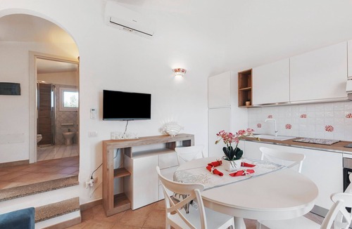 Murta Maria Apartment | Apartment 'Corallo' with Shared Pool, Private Terrace, and Air Conditioning