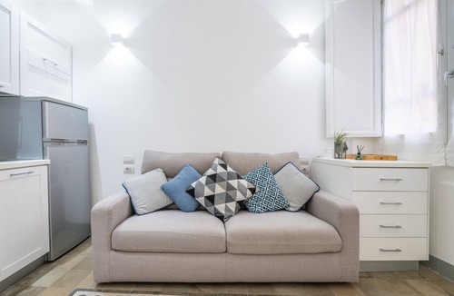 Cagliari Apartment | Apartment 'Dettori 18' with Wi-Fi and Air Conditioning
