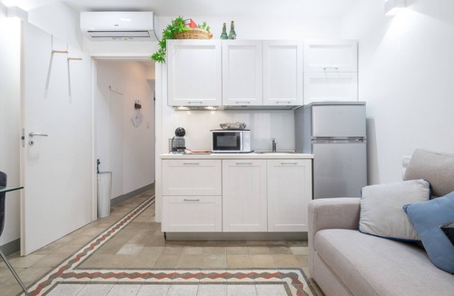 Cagliari Apartment | Apartment 'Dettori 18' with Wi-Fi and Air Conditioning