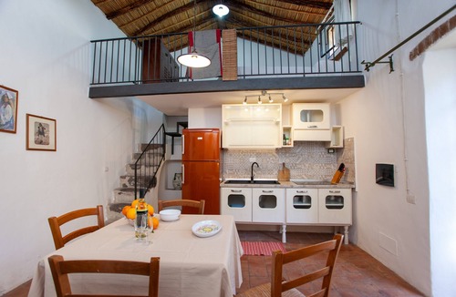Orosei Apartment | Apartment "Hora Hora" with Garden, Wi-Fi, Pet-Friendly, Private Parking
