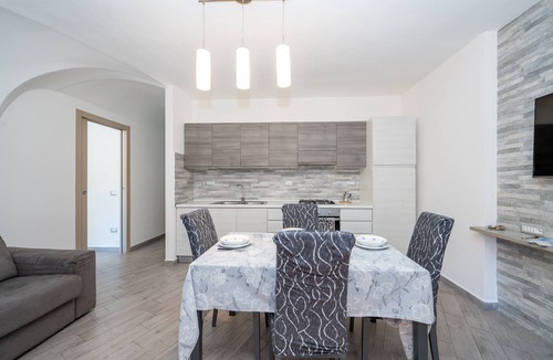 La Maddalena Apartment | Apartment 'Il Cortile' with Private Veranda