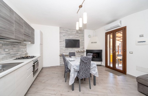 La Maddalena Apartment | Apartment 'Il Cortile' with Private Veranda