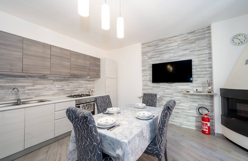 La Maddalena Apartment | Apartment 'Il Cortile' with Private Veranda