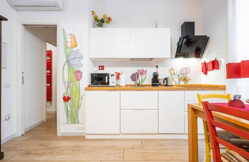 Historic Castle District Apartment | Apartment 'Il Rifugio Di Bia - Villanova' with Sea View, Wi-Fi and Air Conditioning