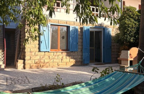 Porto Alabe Apartment | Apartment in a villa under a large palm tree and garden
