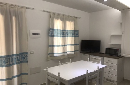 Torre di Bari Apartment | Apartment in Casa Janas near the sea