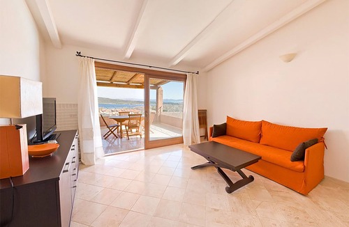 Porto Pozzo Apartment | Apartment with beautiful sea view