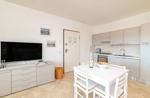 Porto Pozzo Apartment | Apartment 'Il Fiordo 17' with Sea View, Shared Pool and Air Conditioning