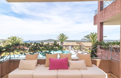 Porto Pozzo Apartment | Apartment 'Il Fiordo 17' with Sea View, Shared Pool and Air Conditioning